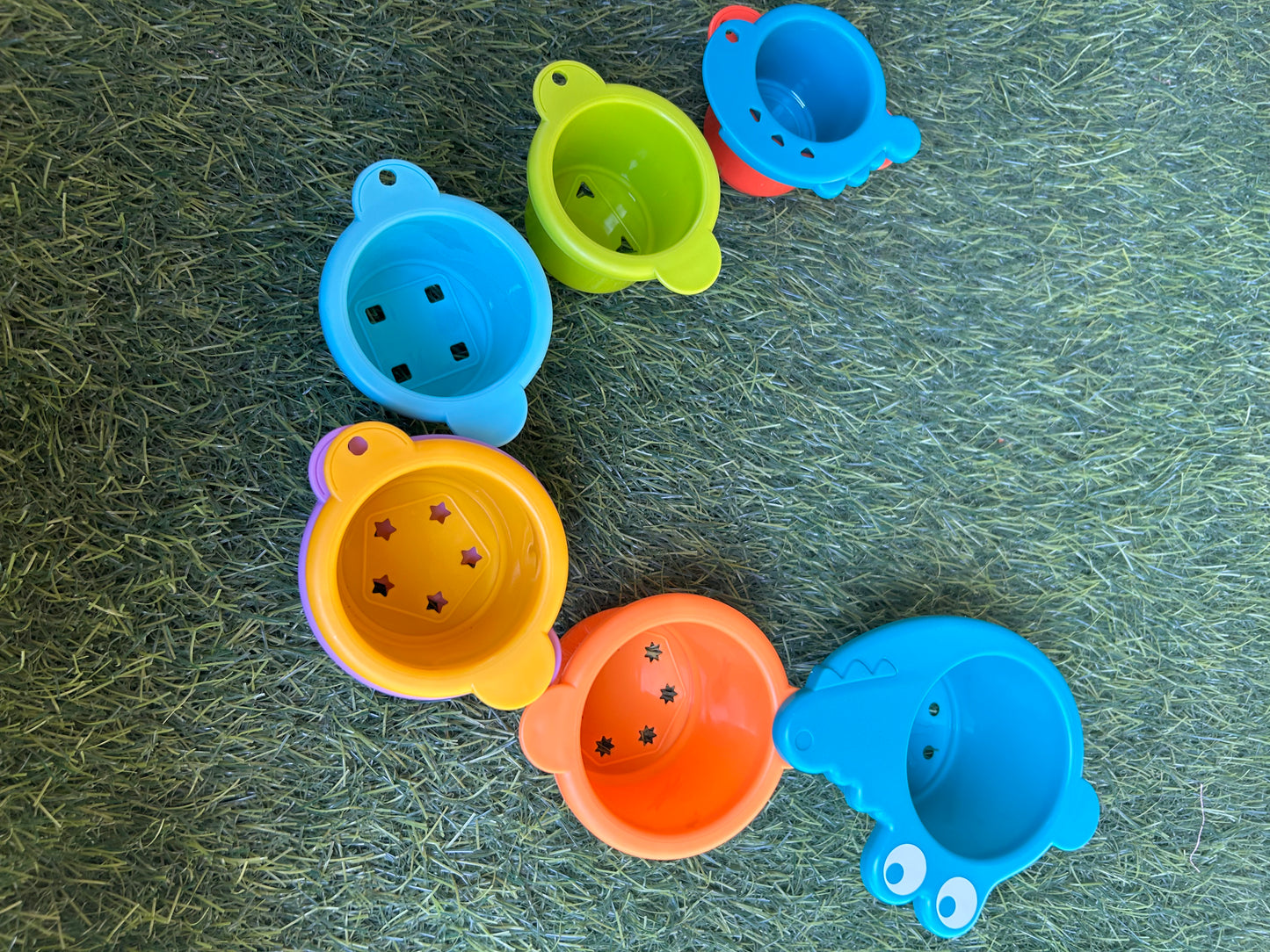 Alligator cups